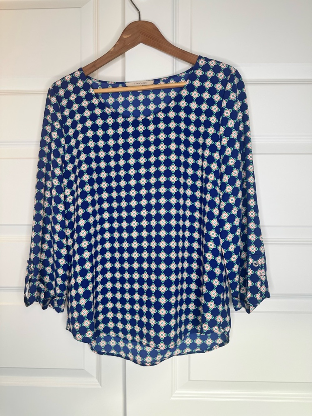 41 Hawthorn Blue Geometric Print Blouse | Stitch Fix | Roll Tab Sleeve - EUC